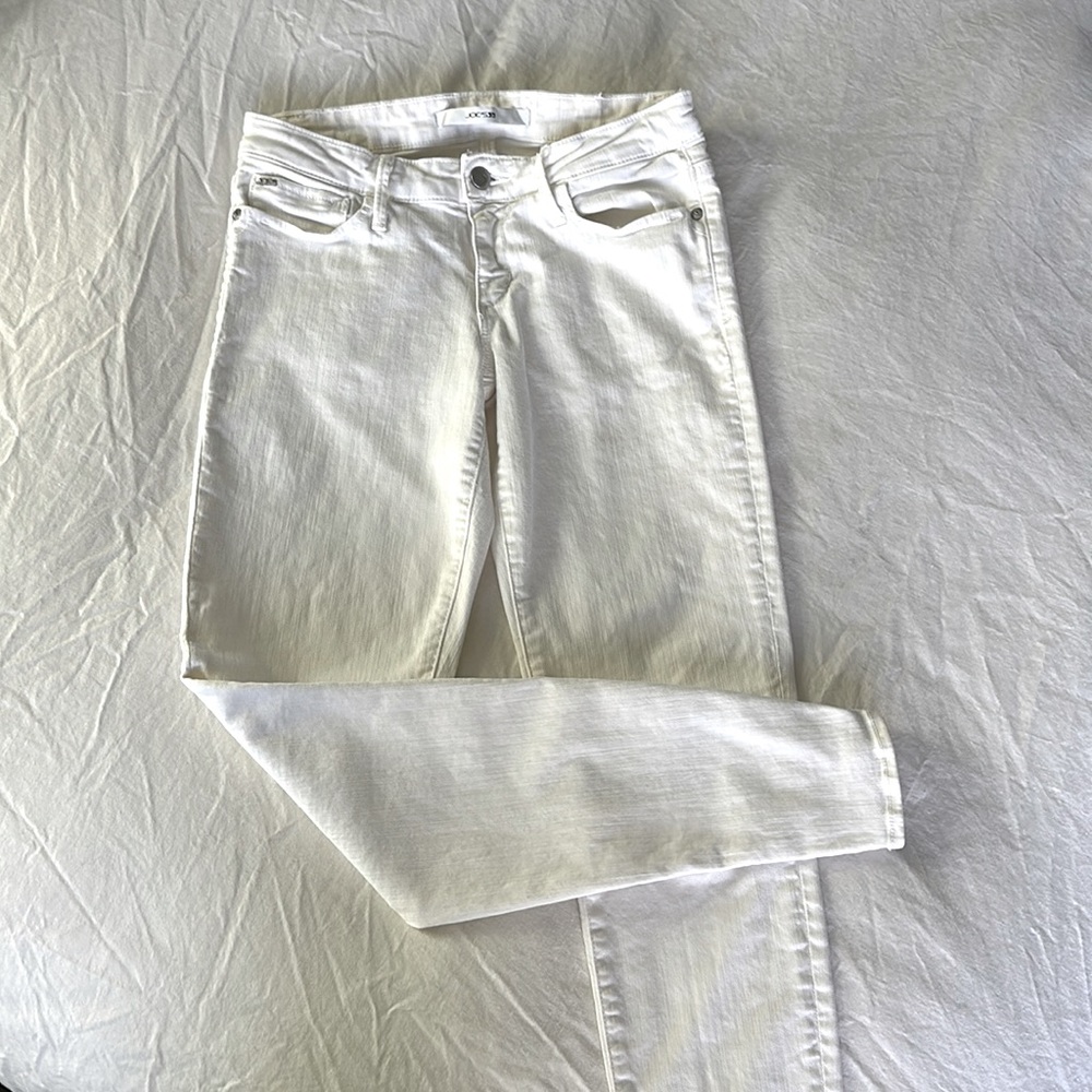 White denim. Joe’s Jeans skinny leg. Size 26.